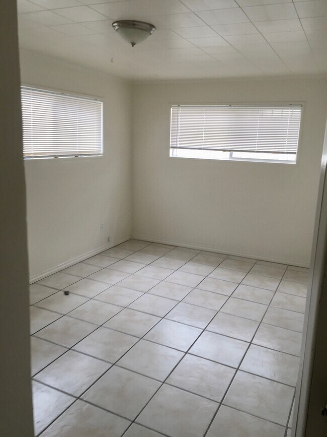 Foto del edificio - 4 BEDROOM 2 BATH HOUSE