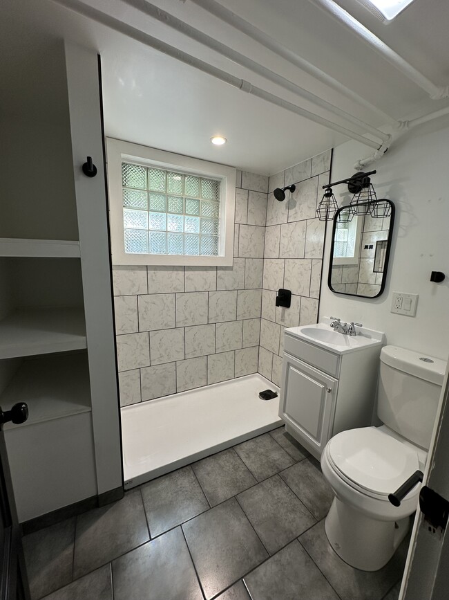 Building Photo - 4904 N Austin Ave