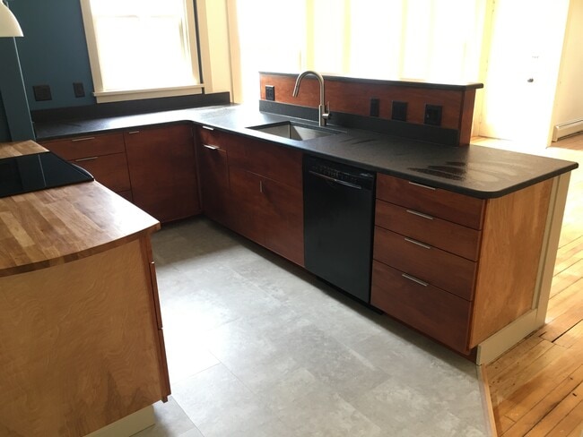 Building Photo - 33 St Paul St