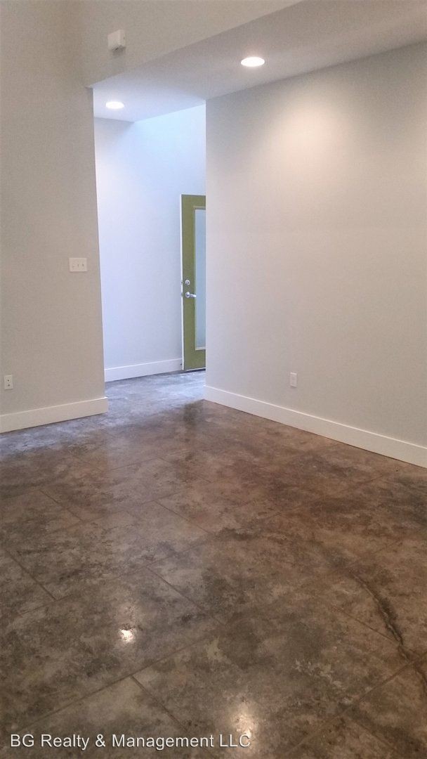 Building Photo - 3 br, 2 bath House - 210 Highland Oaks Lane