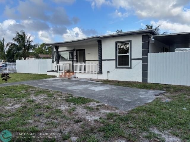 Foto del edificio - 10635 NW 12th Ave