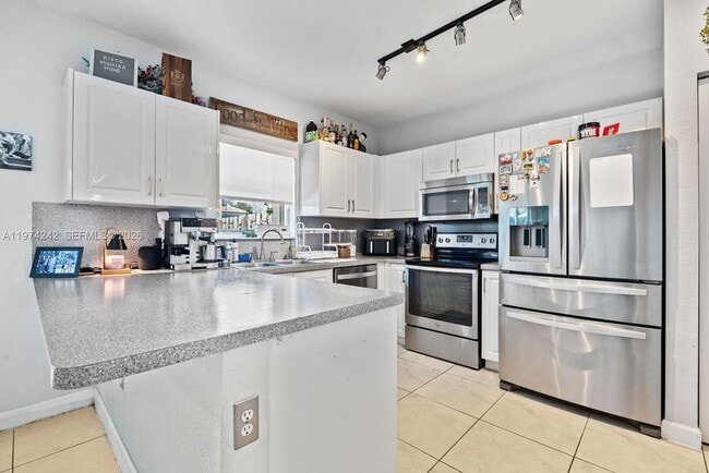 Photo - 930 SW 147th Ct House