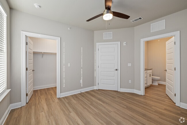 The Cove: 3BR, 2BA- Bedroom - Flats at East Bay