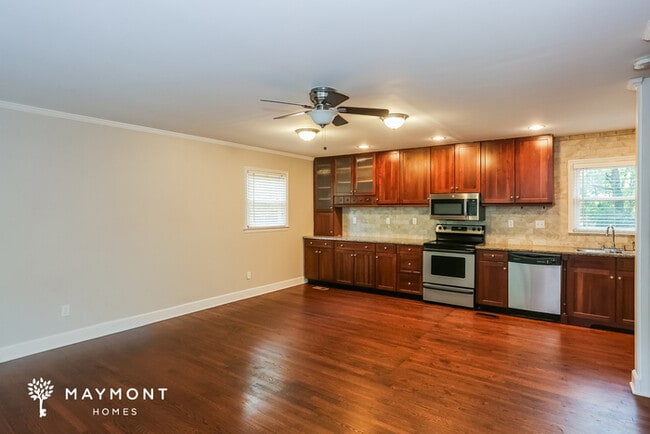 Building Photo - 6724 Castlegate Dr