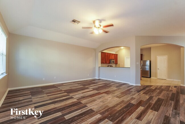 Foto del edificio - 8119 Loetsch Ridge Way
