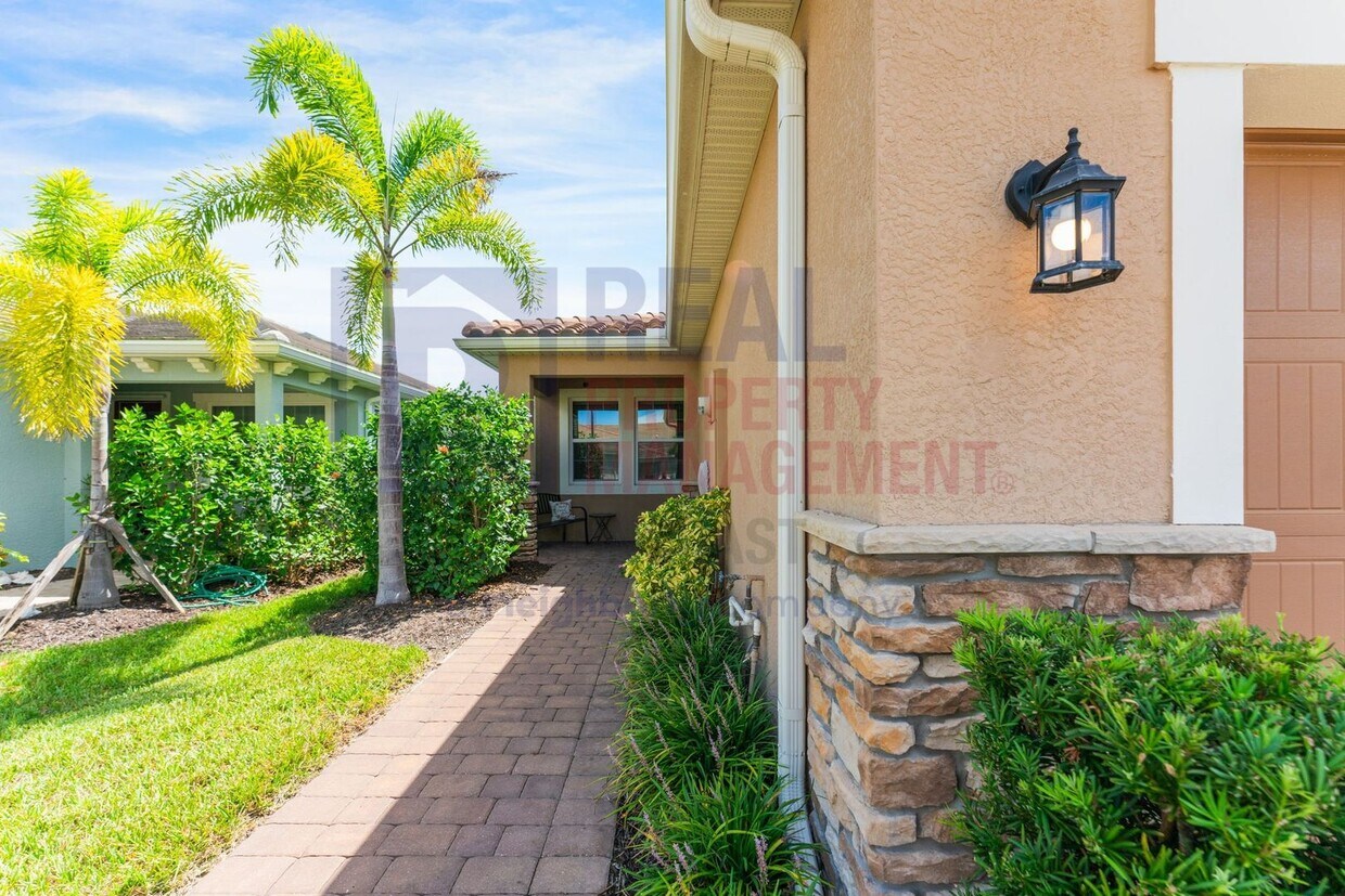 Foto principal - Stunning 2 bedroom Villa available now!