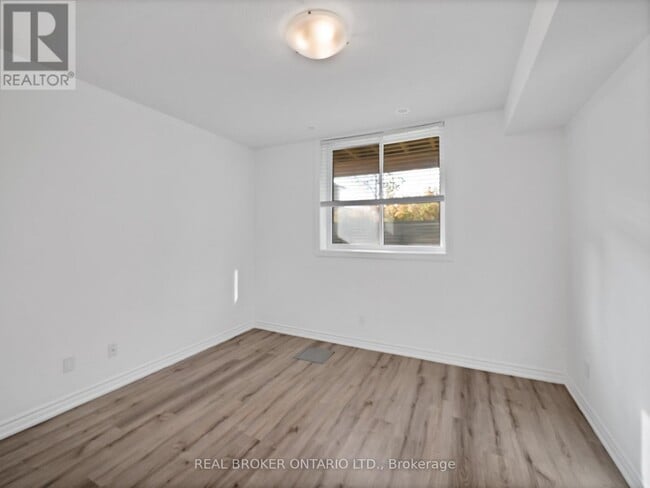 Building Photo - 164 Heiman St