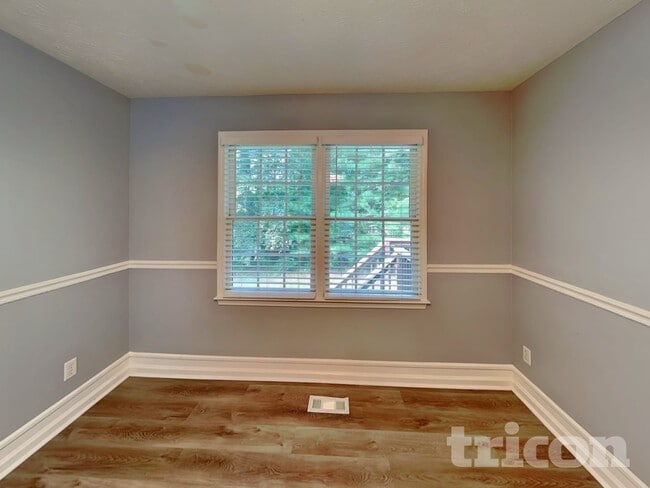 Building Photo - 411 Stewart Dr