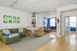 Building Photo - 453 Washington St