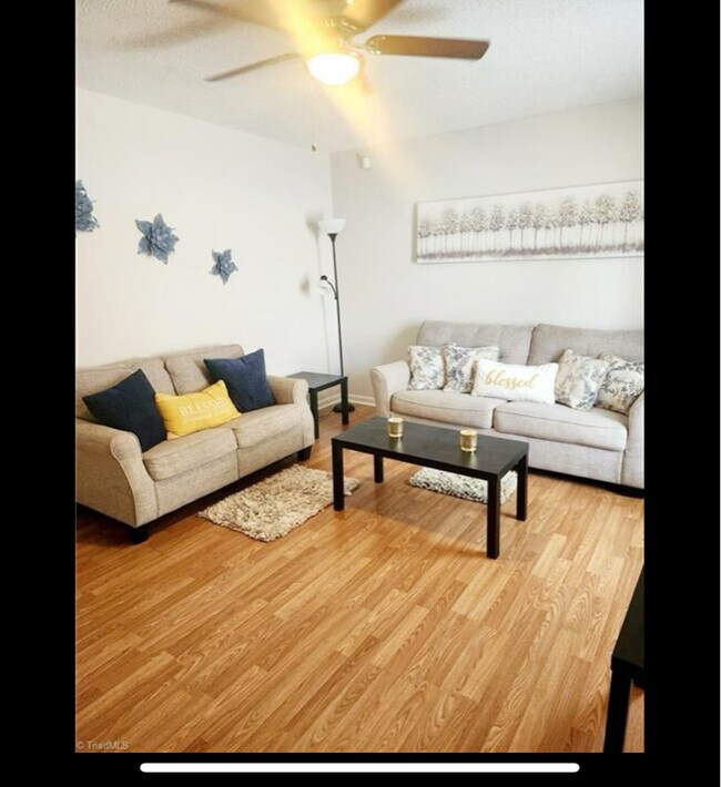 Foto del edificio - 407 N Dudley St