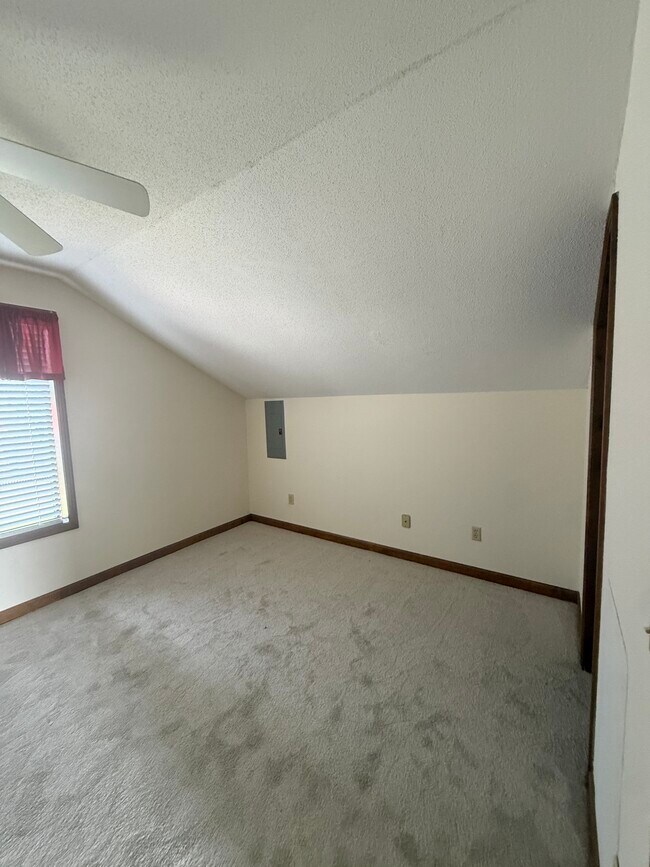 Foto del edificio - 839B Sanford Rd