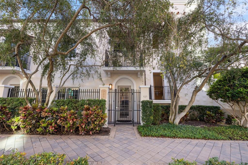 Foto principal - 300 Beach Dr NE