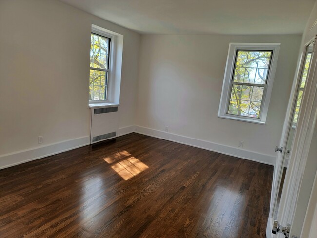Foto del edificio - 253 Garth Rd