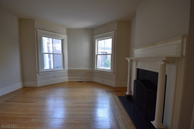 Foto del edificio - 92 Midland Ave