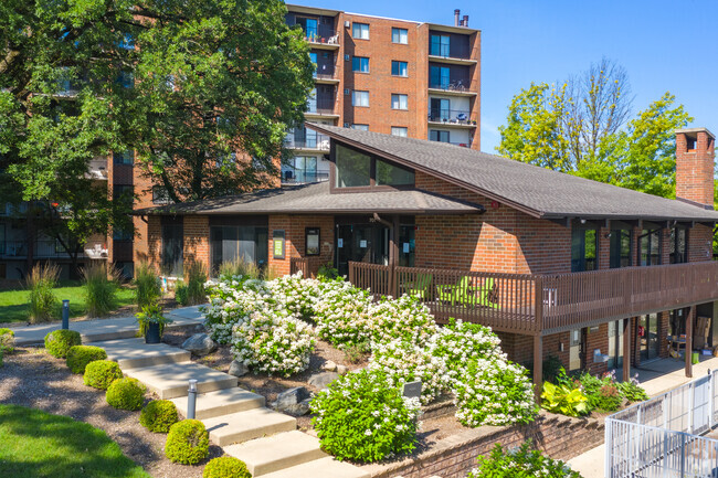 Building Photo - Views of Naperville