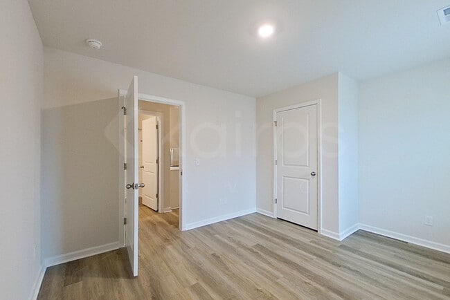Building Photo - 123 Overstreet Way