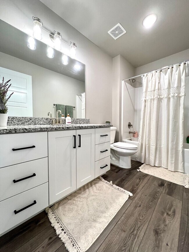 Foto del edificio - Peregrine Townhomes