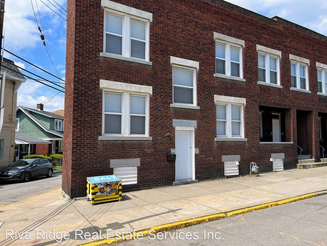 Primary Photo - 4 br, 1 bath House - 301 Broadway Avenue