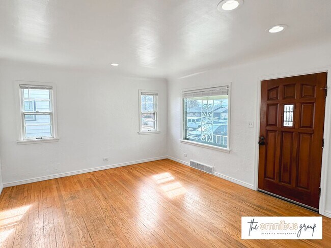 Building Photo - Charming 2BD/2BA Home with a Full Basement!