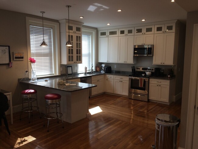 Foto del edificio - Nicely renovated 1 bed unit with all utili...