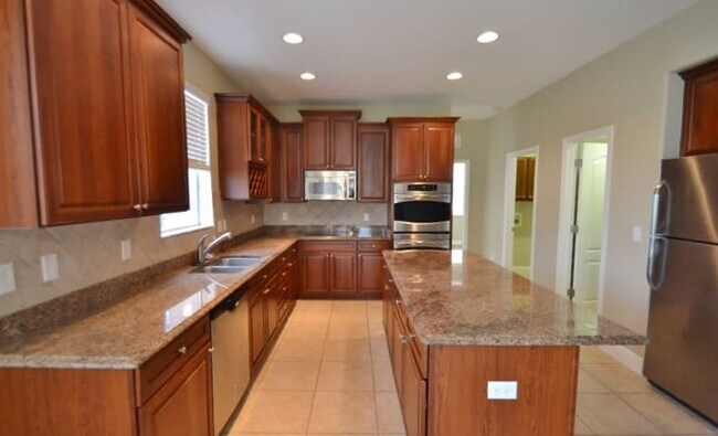 Building Photo - 405 Oakbow Ct