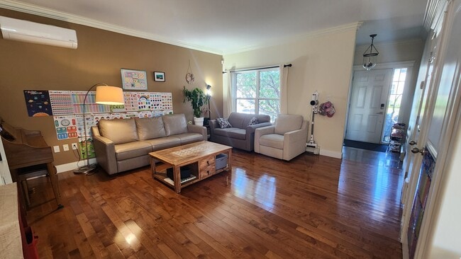 Photo du bâtiment - 64 Walter Havill Dr