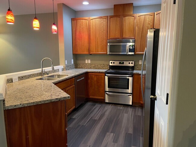 Foto del edificio - Custom Townhome in Camas School District! Stainless Steel Appliances and A/C!