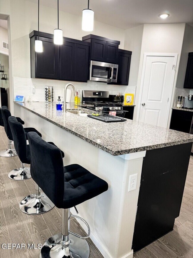 Foto del edificio - 13844 Vicki Brewer Ave