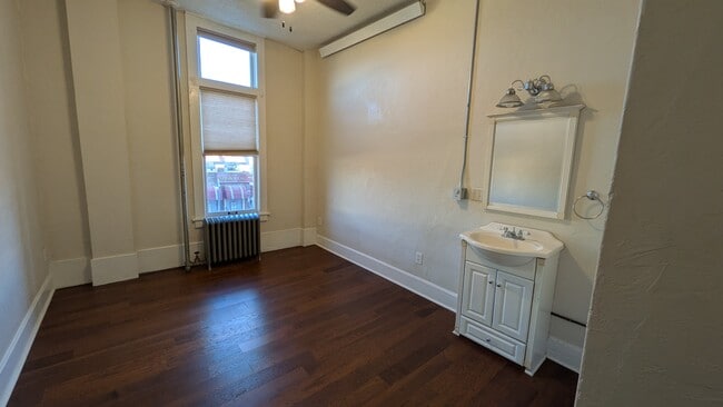 Unit 25 Living to N - Lincoln Hotel Apartments