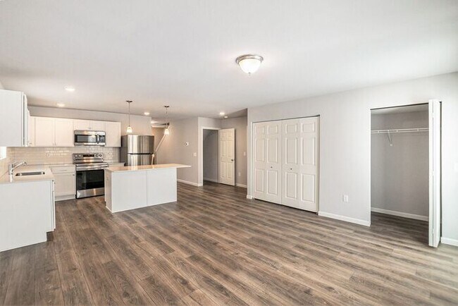 Building Photo - 444 Hidden Meadows Dr
