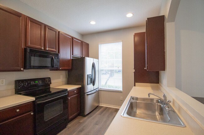 Foto del edificio - Charming Townhome in Avalon Park