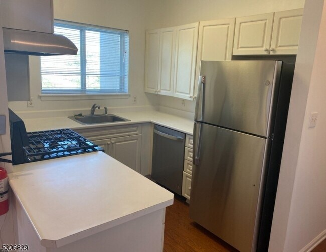 Building Photo - 1123 Brittany Dr
