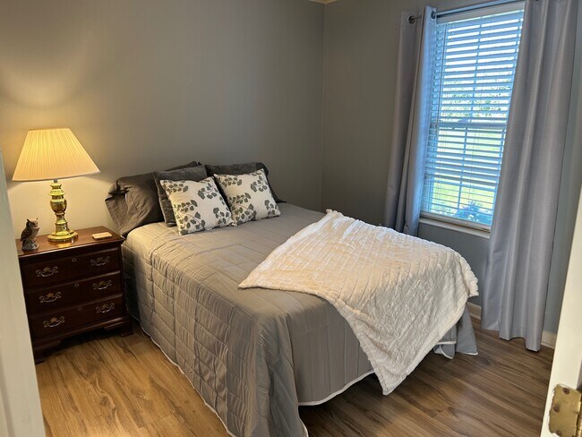 Foto del edificio - 807 Elk Mills Rd