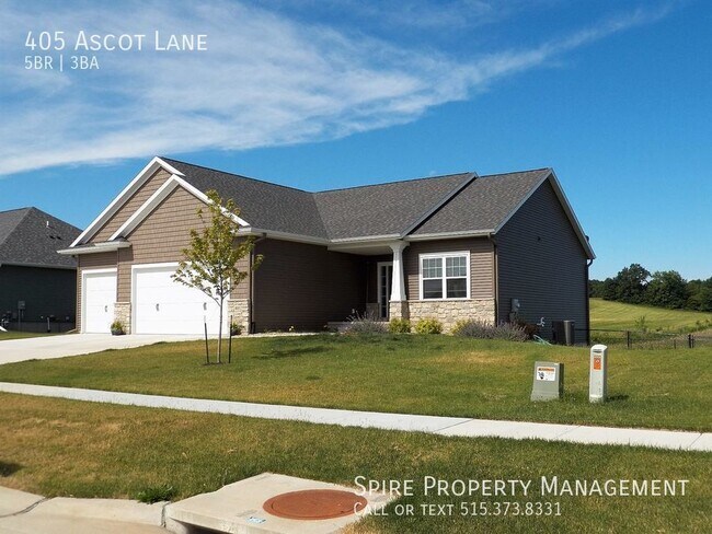 Building Photo - Fantastic 5 bedroom 3 bath home, attached ...