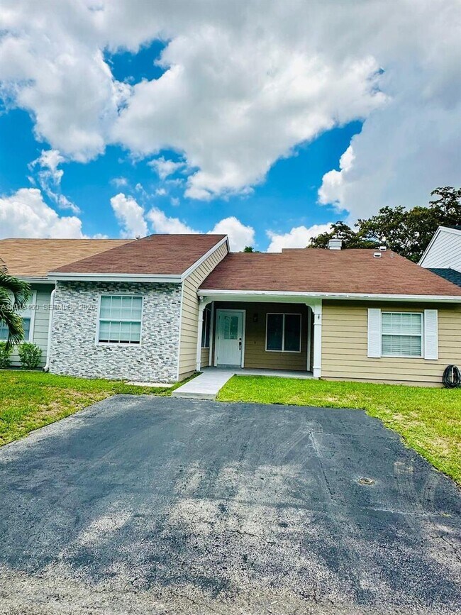Building Photo - 14530 SW 142nd Ct Cir