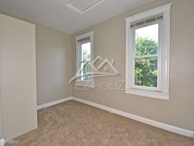Building Photo - 3 br, 1.5 bath Apartment - 3131 Elmora Ave