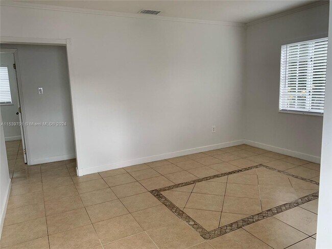 Foto del edificio - 3771 SW 27th Terrace