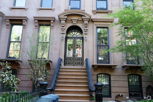Building Photo - 379 Union St