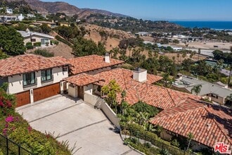 Building Photo - 3504 Coast View Dr