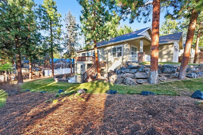 Building Photo - Luxury Living in Awbrey?Court: Your 4 Bed Dream Home Awaits