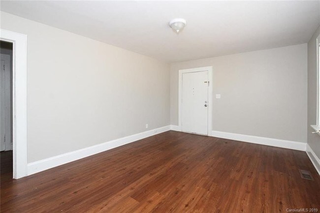 Foto del edificio - 2730 Catalina Ave