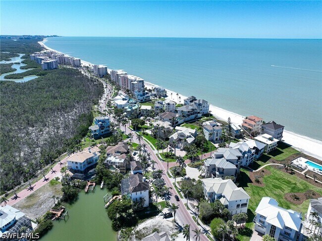 Foto del edificio - 235 Barefoot Beach Blvd