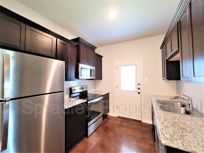 Building Photo - 1000B Sparrow Cove
