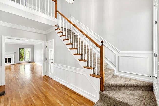 Building Photo - 302 S River Farm Dr