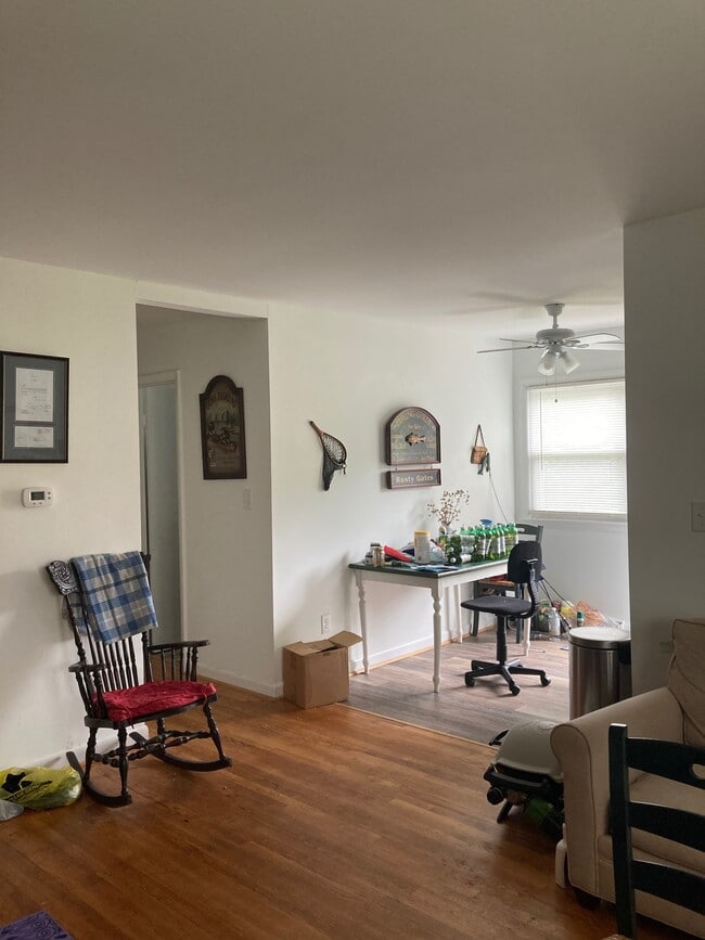 dining area - 5665 Myrtle St