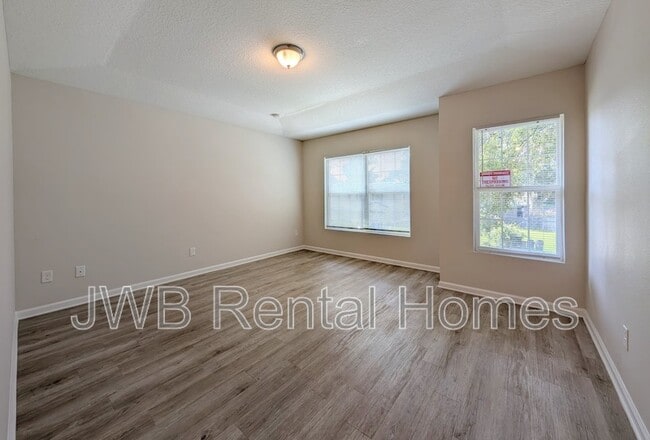 Building Photo - 8141 Dandy Ave