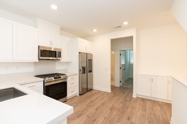 Building Photo - !!! FLAWLESS NEW CONSTRUCTION -FULLY UPGRA...