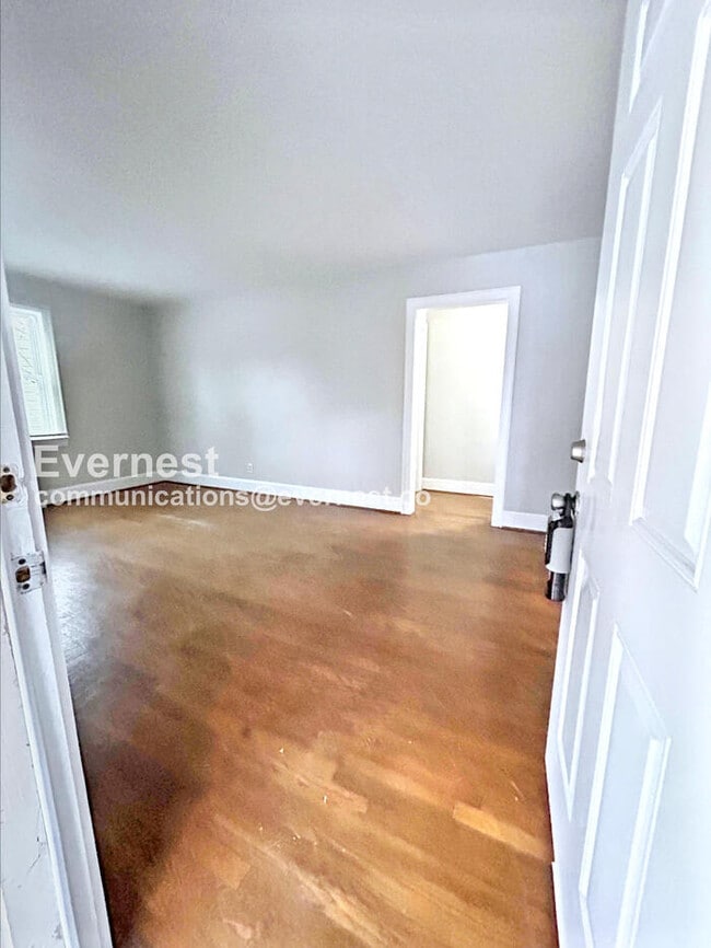 Foto del edificio - 1715 Longview Dr