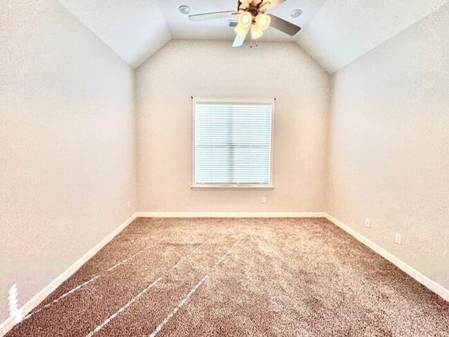 Foto del edificio - Open House! Move In Special! Now Leasing in Somerville- 4-Bedroom 3 Bath Home, Available Now!