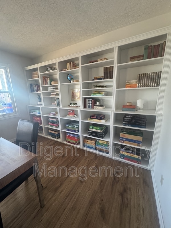 Building Photo - 612 Romaine St